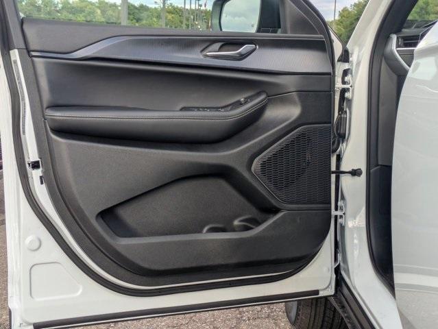 Photo of 2025 Bright White Clearcoat Jeep Grand Cherokee L
