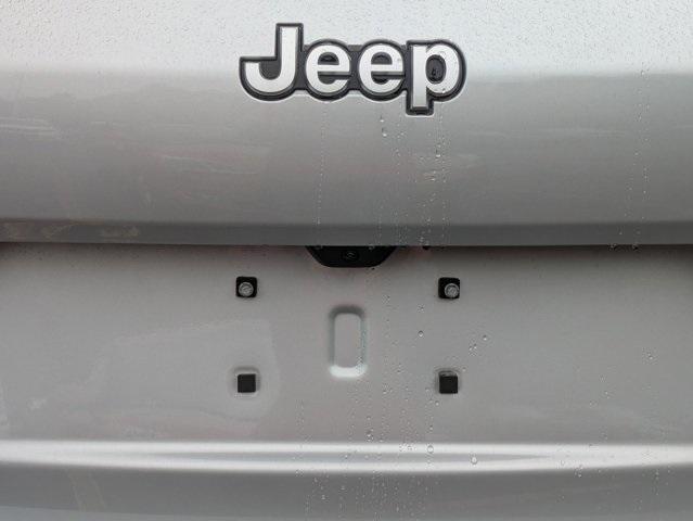 Photo of 2025 Silver Zynith Jeep Grand Cherokee L