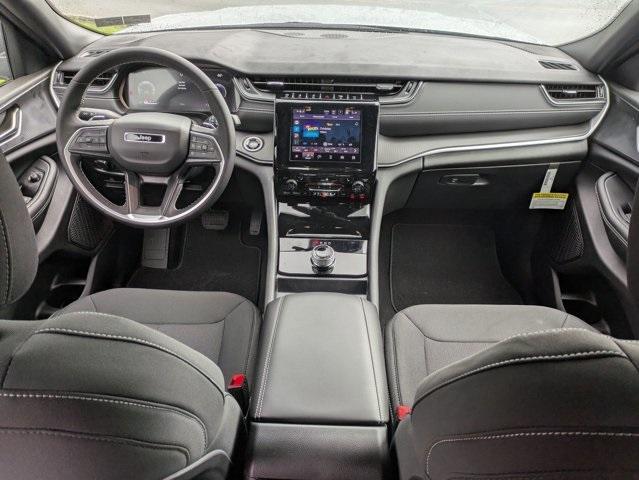 Photo of 2025 Silver Zynith Jeep Grand Cherokee L