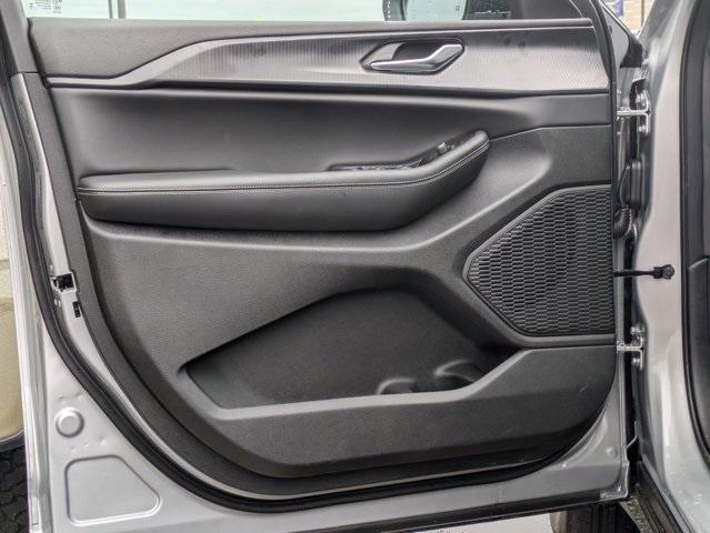 Photo of 2025 Silver Zynith Jeep Grand Cherokee L