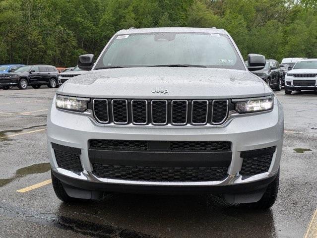 Photo of 2025 Silver Zynith Jeep Grand Cherokee L