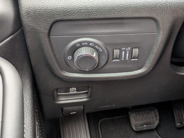 Photo of 2025 Silver Zynith Jeep Grand Cherokee L