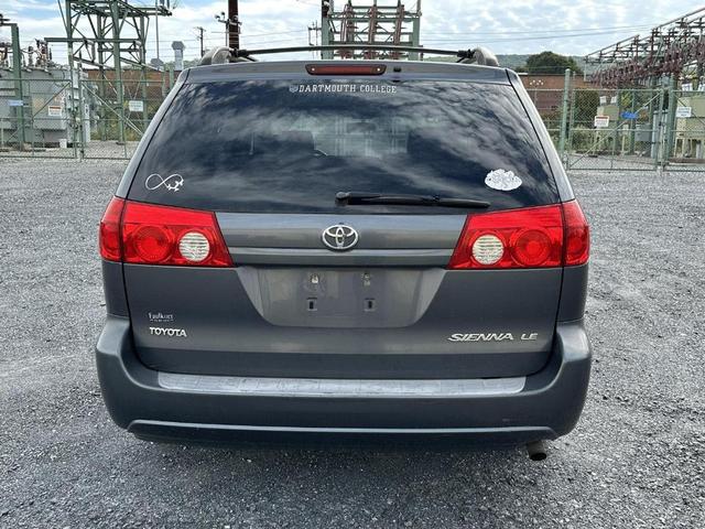 Photo of 2006 Slate Metallic Toyota Sienna