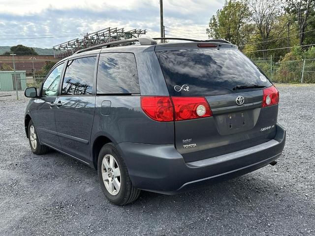 Photo of 2006 Slate Metallic Toyota Sienna