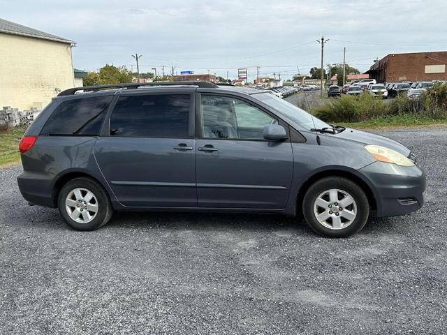 Photo of 2006 Slate Metallic Toyota Sienna