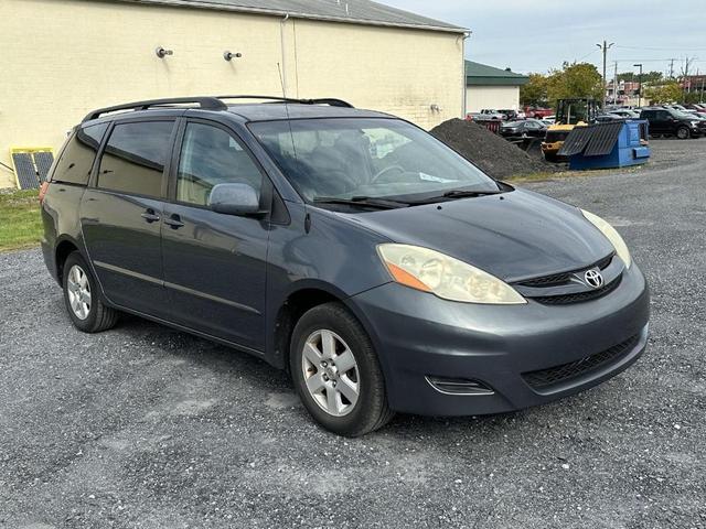 Photo of 2006 Slate Metallic Toyota Sienna