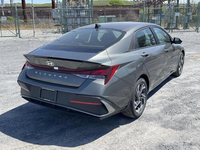 Photo of 2025 Amazon Gray Hyundai ELANTRA