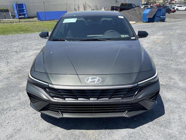Photo of 2025 Amazon Gray Hyundai ELANTRA