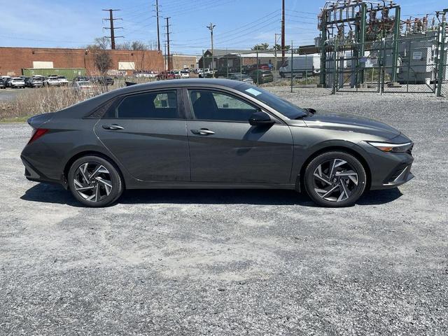 Photo of 2025 Amazon Gray Hyundai ELANTRA