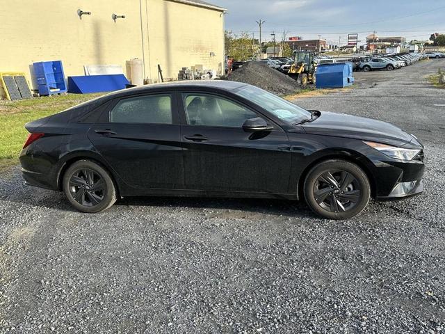 Photo of 2023 Onyx Black Hyundai ELANTRA