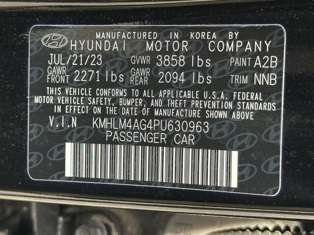 Photo of 2023 Onyx Black Hyundai ELANTRA