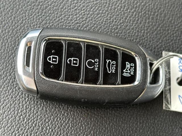 Photo of 2023 Onyx Black Hyundai ELANTRA