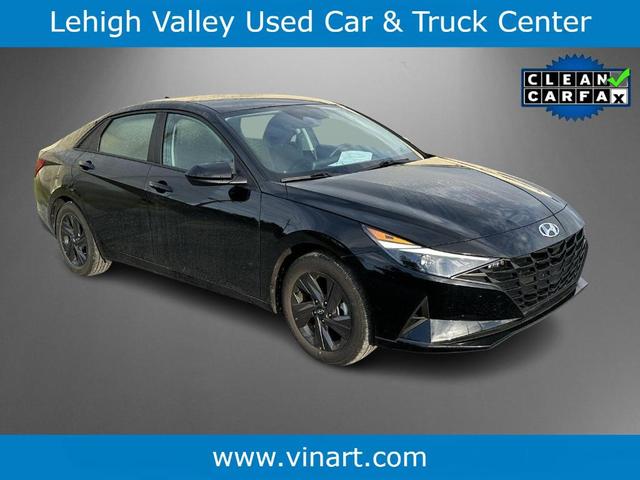 Photo of 2023 Onyx Black Hyundai ELANTRA
