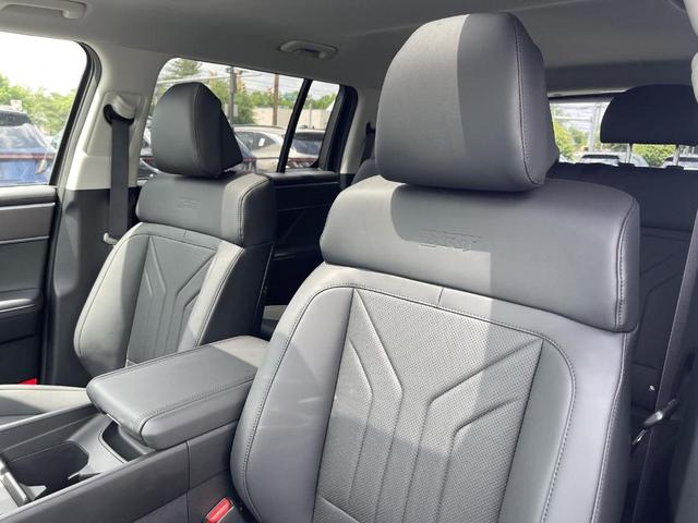 Photo of 2025 Green Hyundai SANTA FE