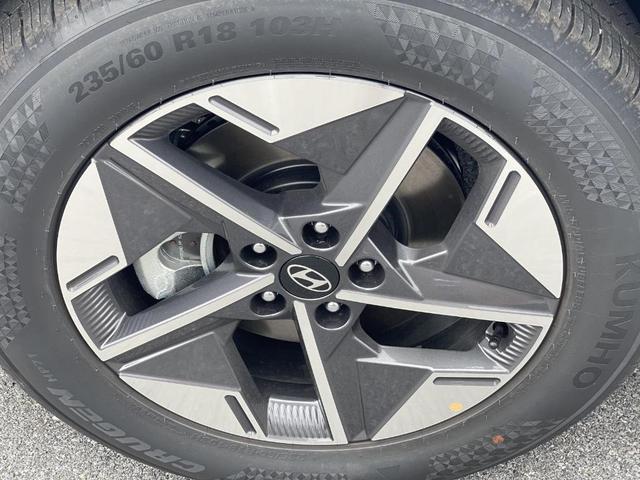 Photo of 2025 Shimmering Silver Hyundai TUCSON
