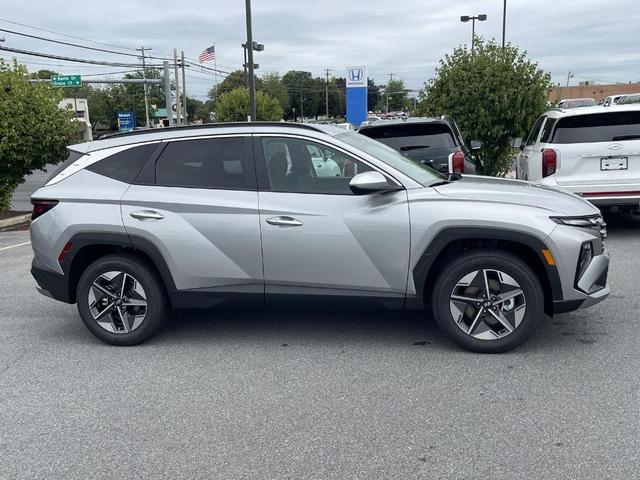 Photo of 2025 Shimmering Silver Hyundai TUCSON