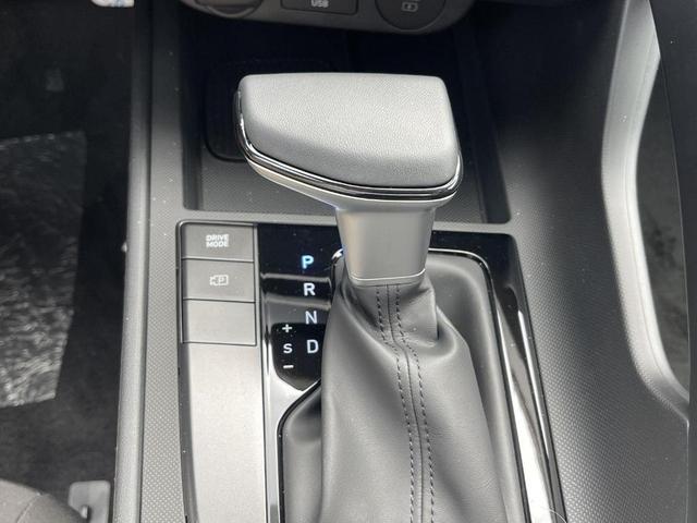 Photo of 2025 White Hyundai ELANTRA