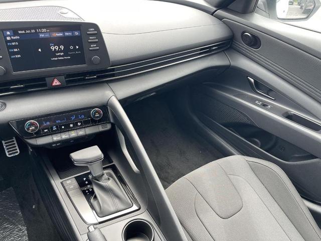 Photo of 2025 White Hyundai ELANTRA