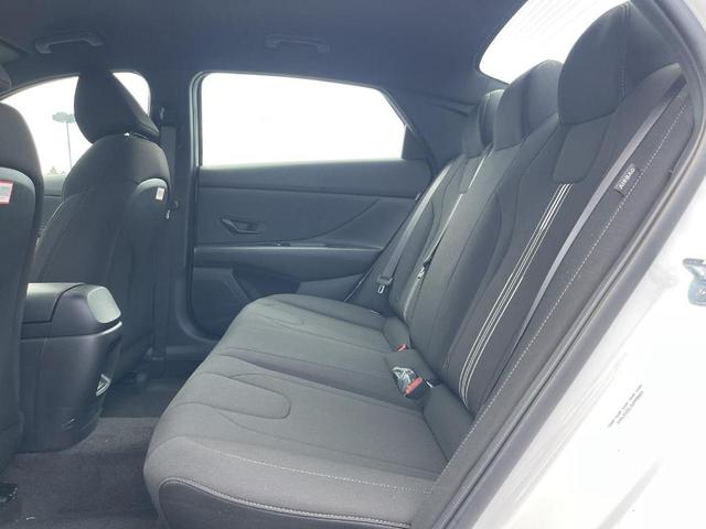Photo of 2025 White Hyundai ELANTRA