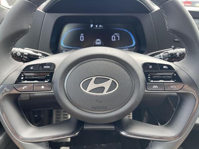 Photo of 2025 White Hyundai ELANTRA
