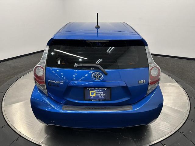 Photo of 2013 Blue Streak Metallic Toyota Prius c