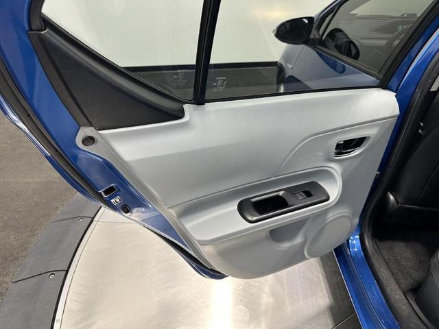 Photo of 2013 Blue Streak Metallic Toyota Prius c