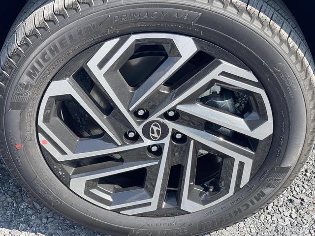 Photo of 2025 Shimmering Silver Hyundai TUCSON
