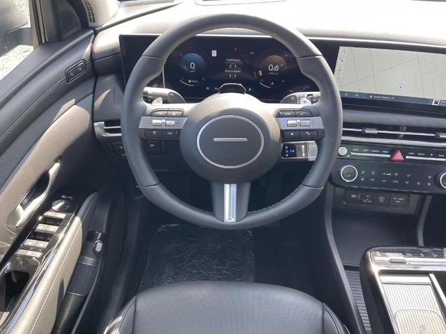 Photo of 2025 Shimmering Silver Hyundai TUCSON