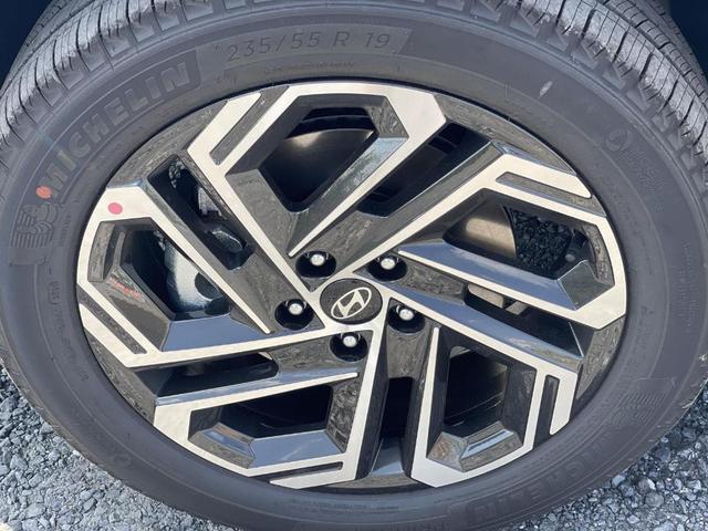 Photo of 2025 Shimmering Silver Hyundai TUCSON