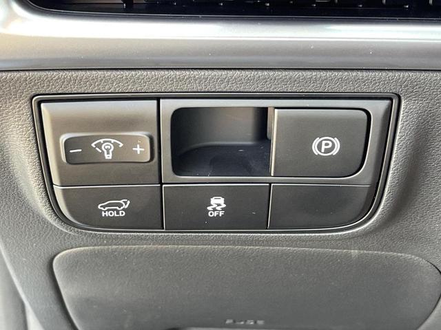 Photo of 2025 Shimmering Silver Hyundai TUCSON