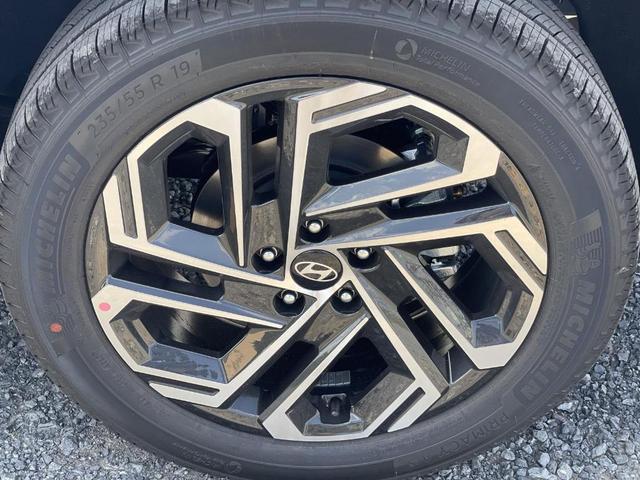 Photo of 2025 Shimmering Silver Hyundai TUCSON