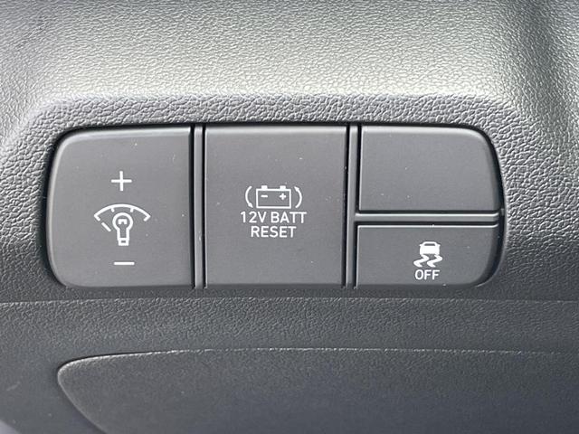 Photo of 2025 Amazon Gray Hyundai ELANTRA HEV