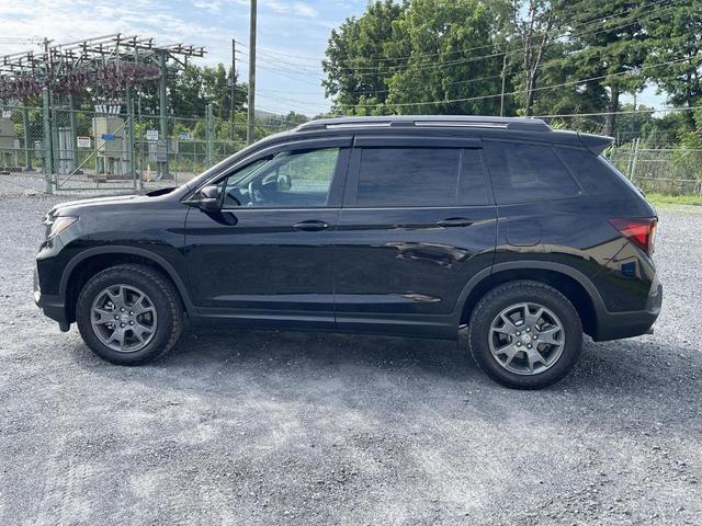 Photo of 2025 Crystal Black Pearl Honda Passport
