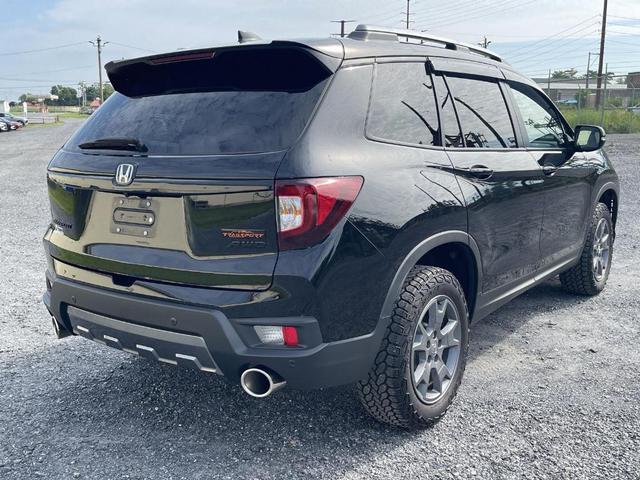 Photo of 2025 Crystal Black Pearl Honda Passport