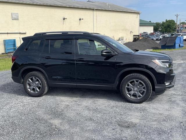 Photo of 2025 Crystal Black Pearl Honda Passport
