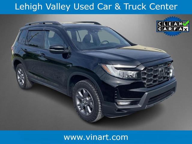 Photo of 2025 Crystal Black Pearl Honda Passport