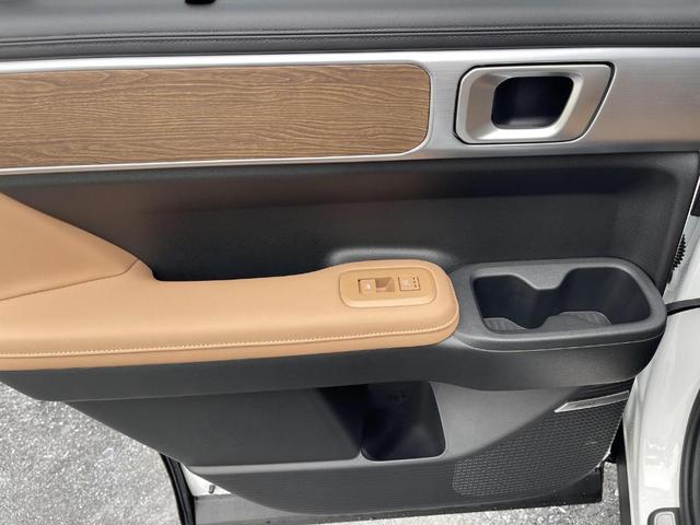 Photo of 2026 White Hyundai SANTA FE HEV