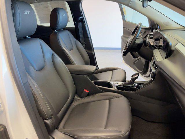 Photo of 2024 Summit White Buick Encore GX