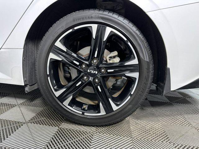 Photo of 2022 Glacial White Pearl Kia K5