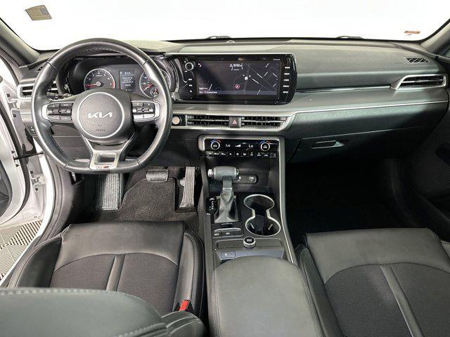 Photo of 2022 Glacial White Pearl Kia K5