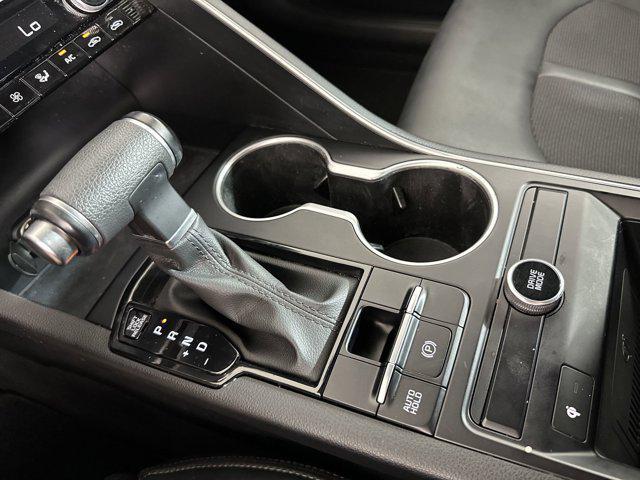 Photo of 2022 Glacial White Pearl Kia K5