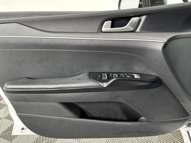 Photo of 2022 Glacial White Pearl Kia K5