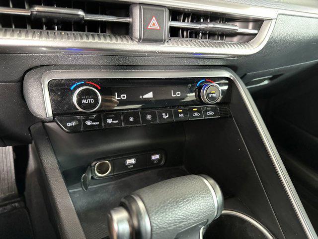 Photo of 2022 Glacial White Pearl Kia K5