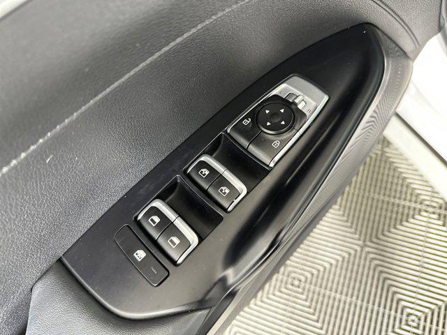 Photo of 2022 Glacial White Pearl Kia K5