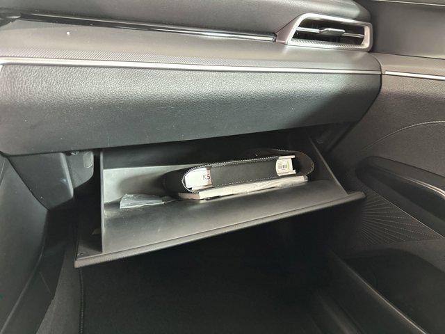 Photo of 2022 Glacial White Pearl Kia K5