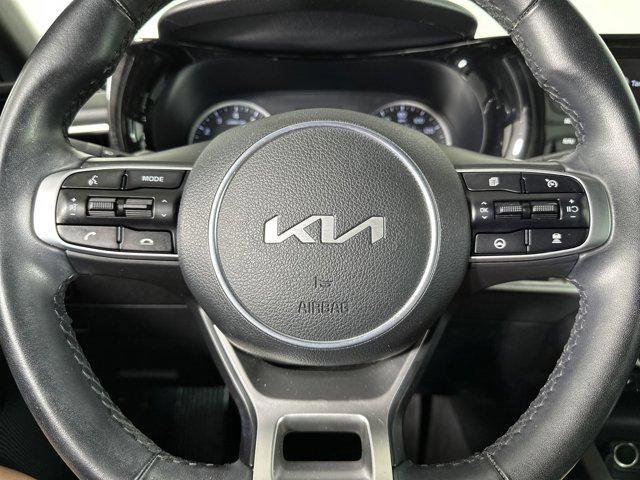 Photo of 2022 Glacial White Pearl Kia K5