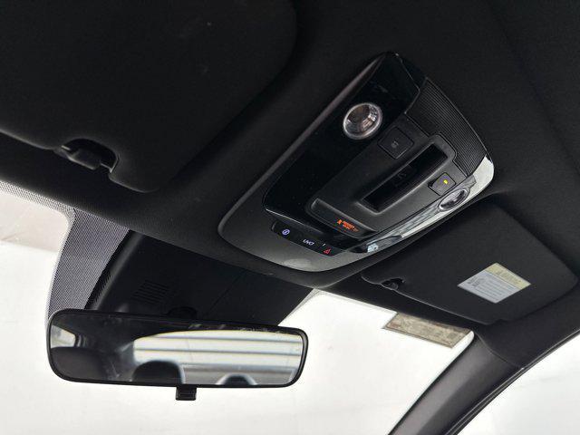 Photo of 2022 Glacial White Pearl Kia K5