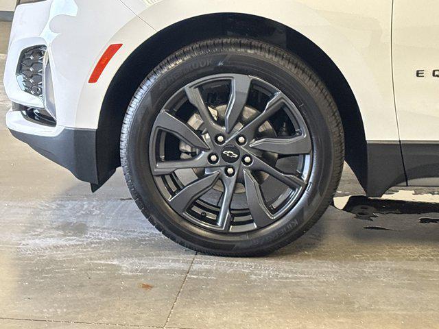 Photo of 2024 Summit White Chevrolet Equinox