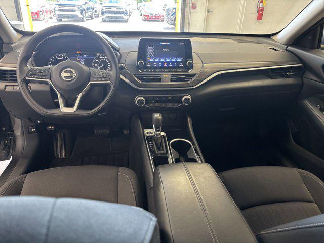Photo of 2024 Gun Metallic Nissan Altima