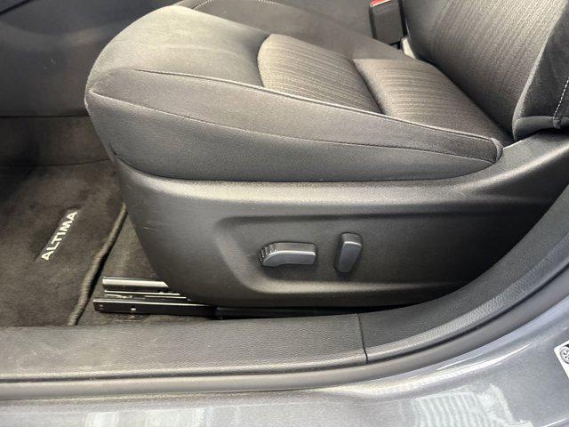 Photo of 2024 Gun Metallic Nissan Altima